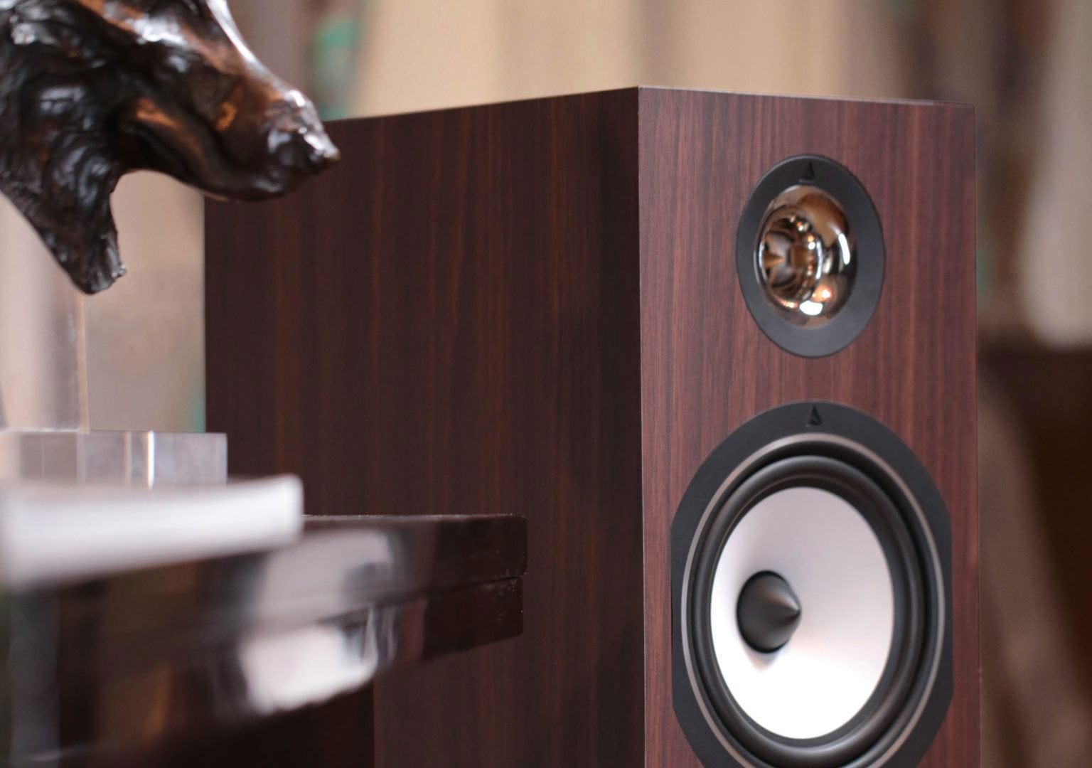INDUSTRY LEADING AUDIO ENTERTAINMENT.
