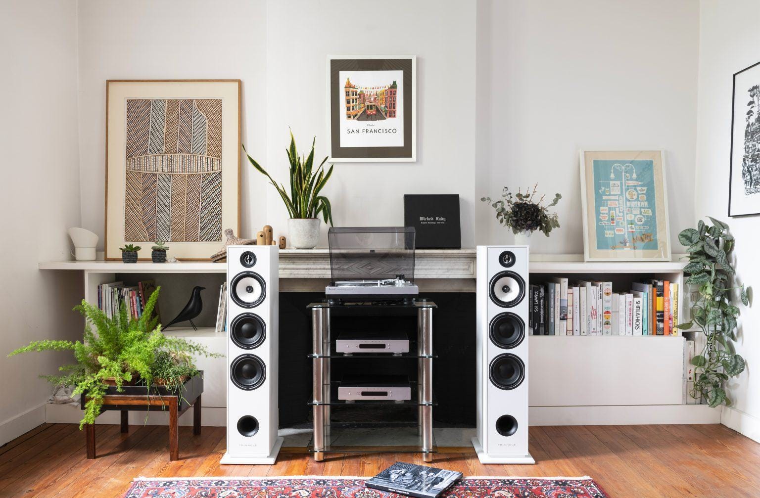 INDUSTRY LEADING AUDIO ENTERTAINMENT.