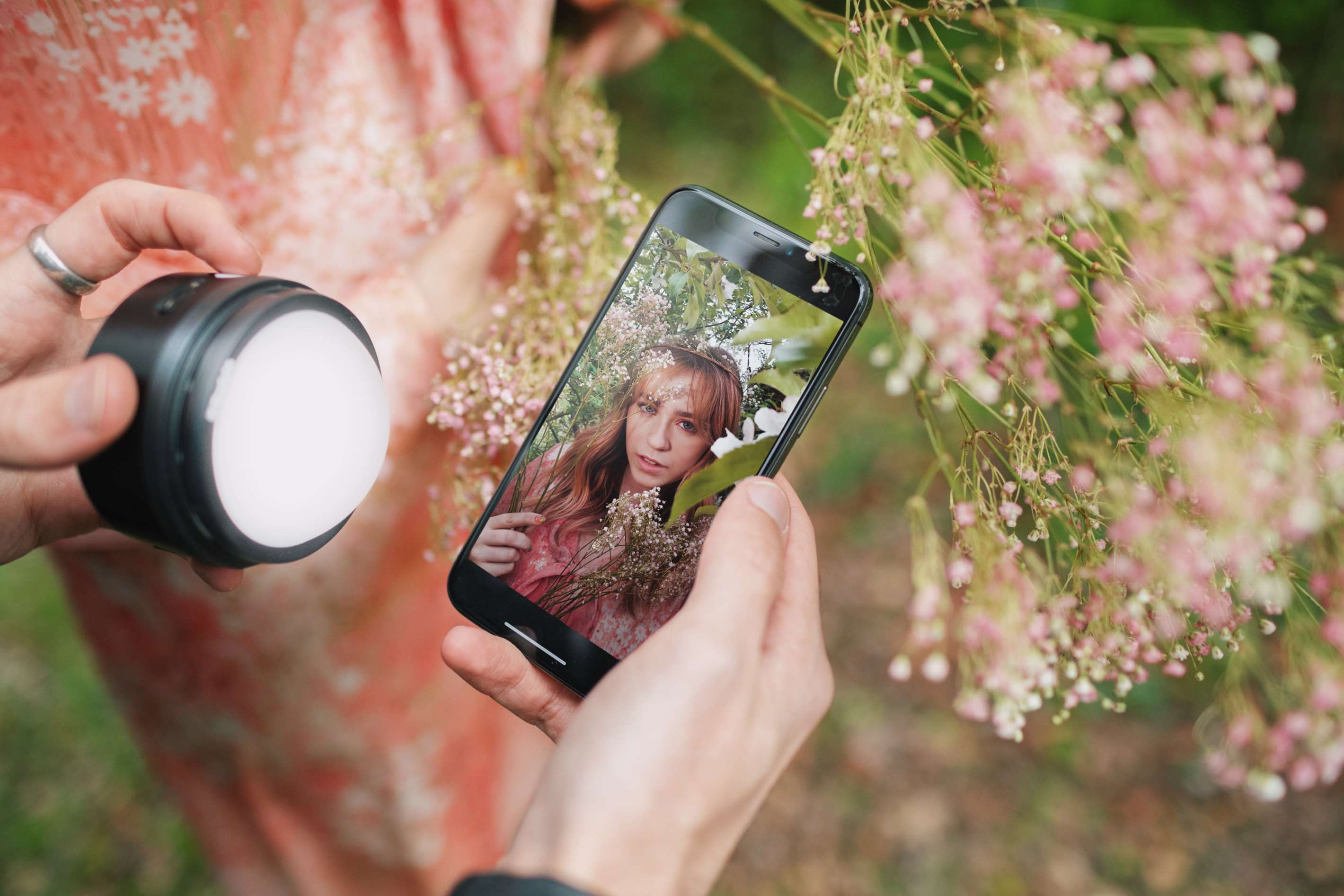 The Photo Studio You Can Fit In Your Pocket.