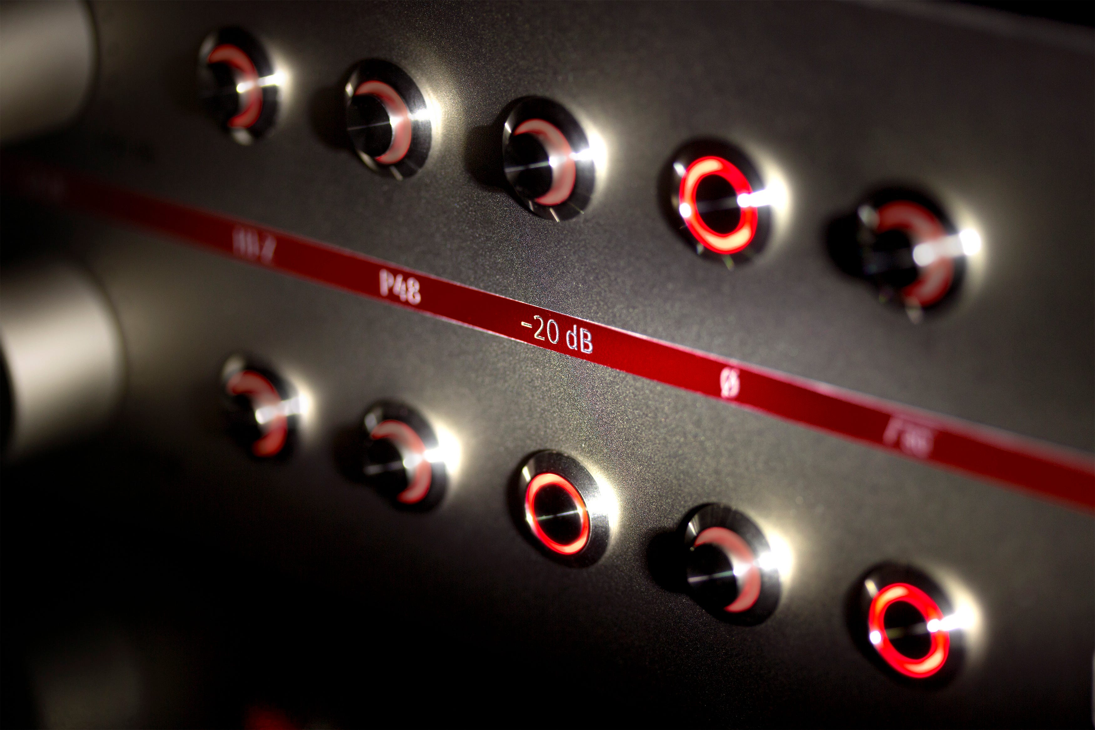 21900V-402-Macro-2_Neumann-PreAmp_MR_82003.jpg