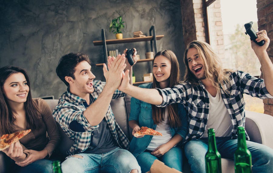Perfect Reason to Get Together Gather your best friends and enjoy binge-watching TV shows, playing online games, and cheering live sports. TK810’s 3,200 lm high brightness looks great even in bright living rooms, and its 92% Rec. 709 color performance provides brilliantly immersive visual experiences.