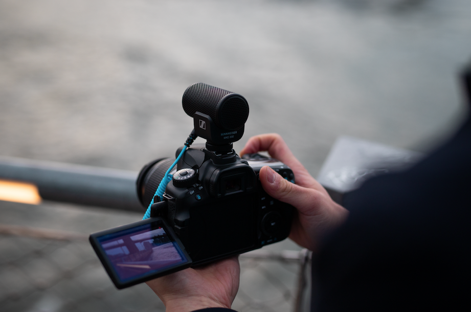 Compact Super-cardioid On-Camera Microphone with Built-In wind Protection and Shock Absorption