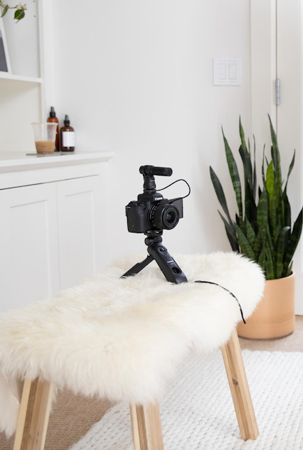 Vari-Angle Touchscreen LCD Convenient For Vloggers.