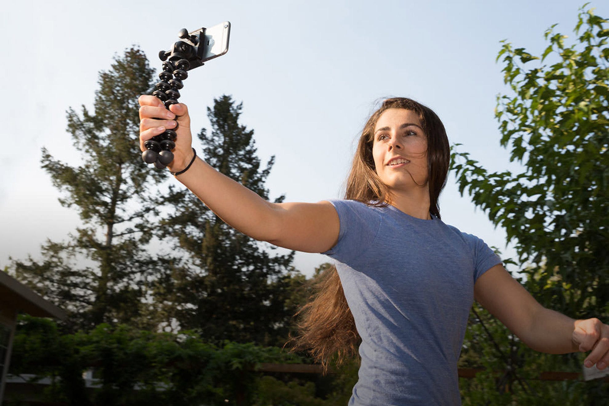 Tripod for ANY smartphone with or without a case.