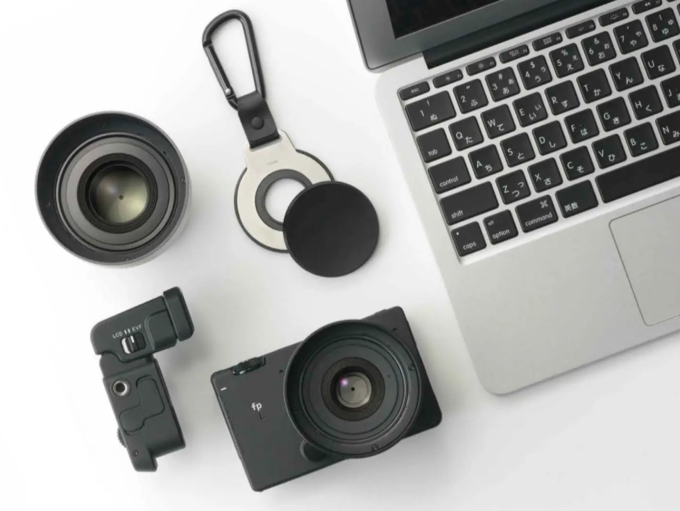 Pocketable Full Frame.