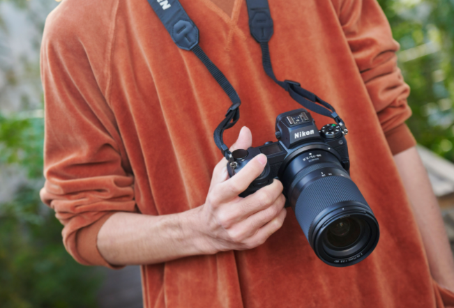 Fast Constant Aperture Of f/2.8 Through The Entire Zoom Range.