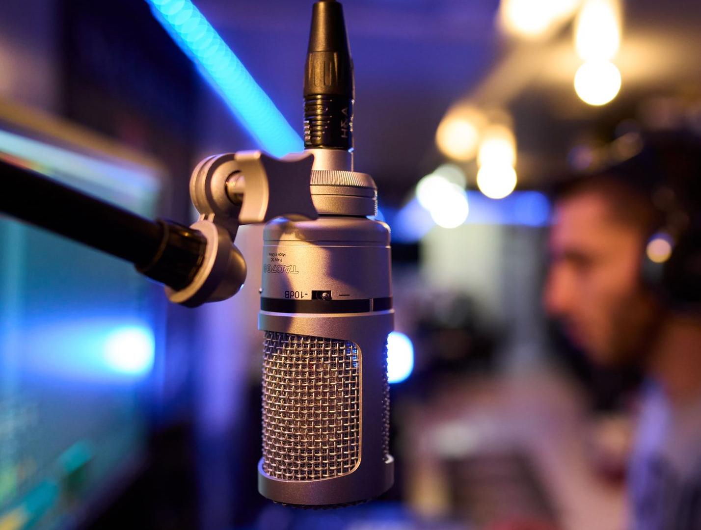 Sound Smooth with This Multifunctional Microphone.
