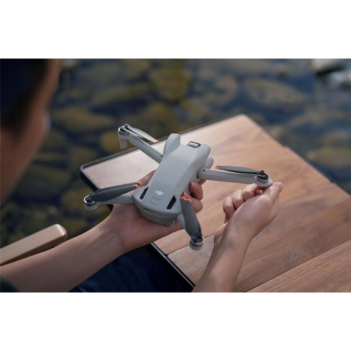 DJI Mini 3 Fly More Combo (DJI RC), Drone Under 249g, 3 batteries for  114-Min Max Flight Time, True Vertical Shooting, Return to Home, 10km Max  Video