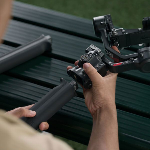 DJI RS 4 Gimbal Stabilizer 17 DJI RS BG70 High-Capacity Battery Grip
