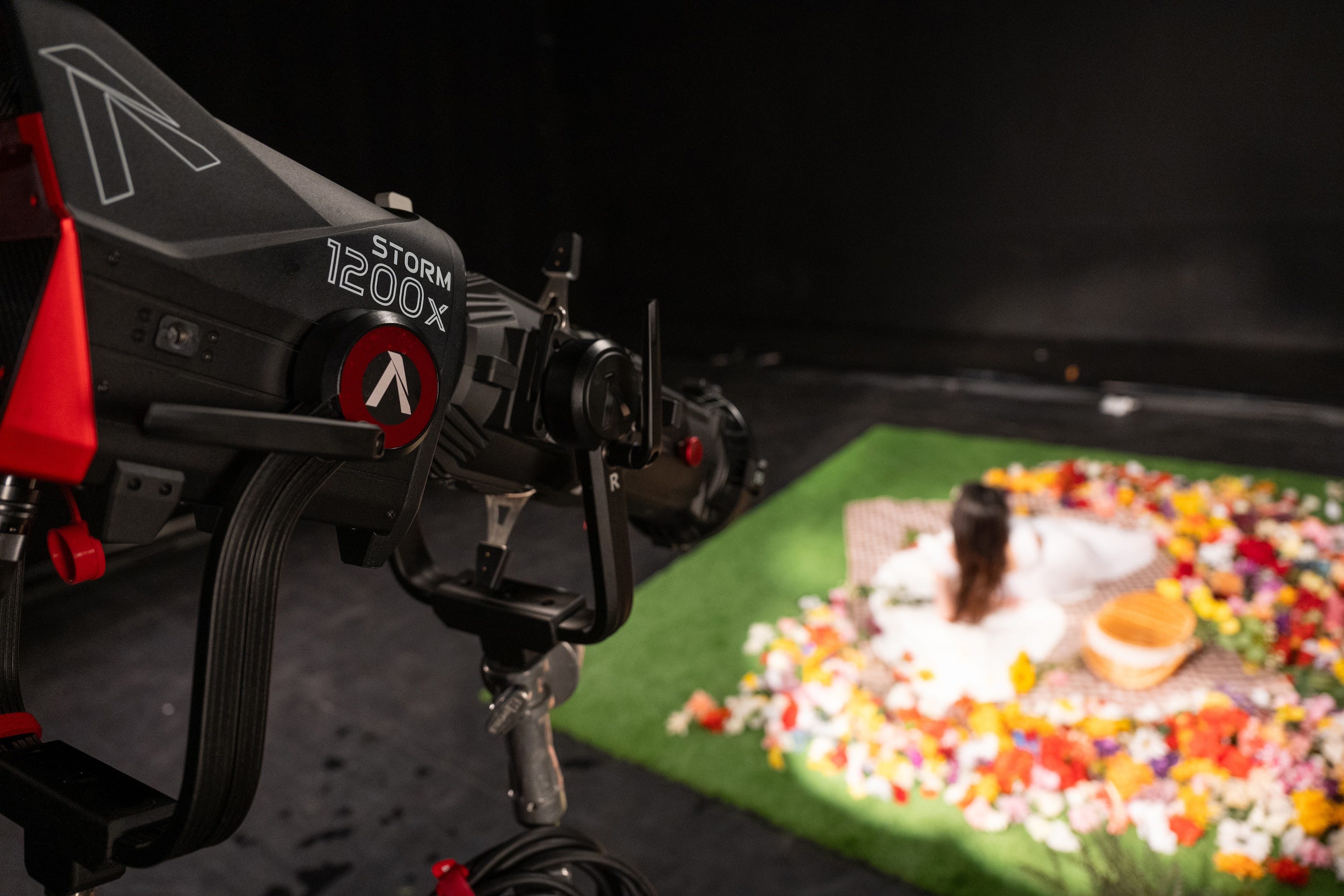  Aputure STORM 1200x