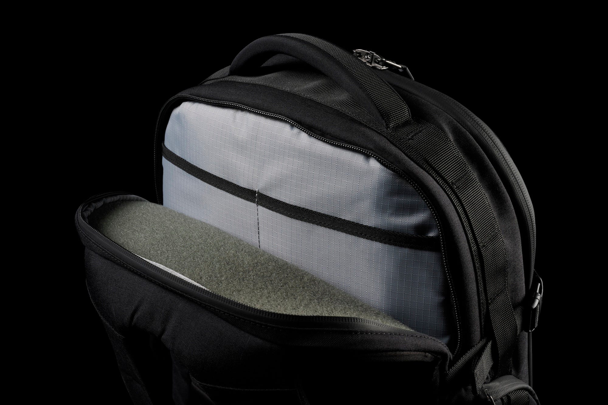 Quick-access laptop compartment