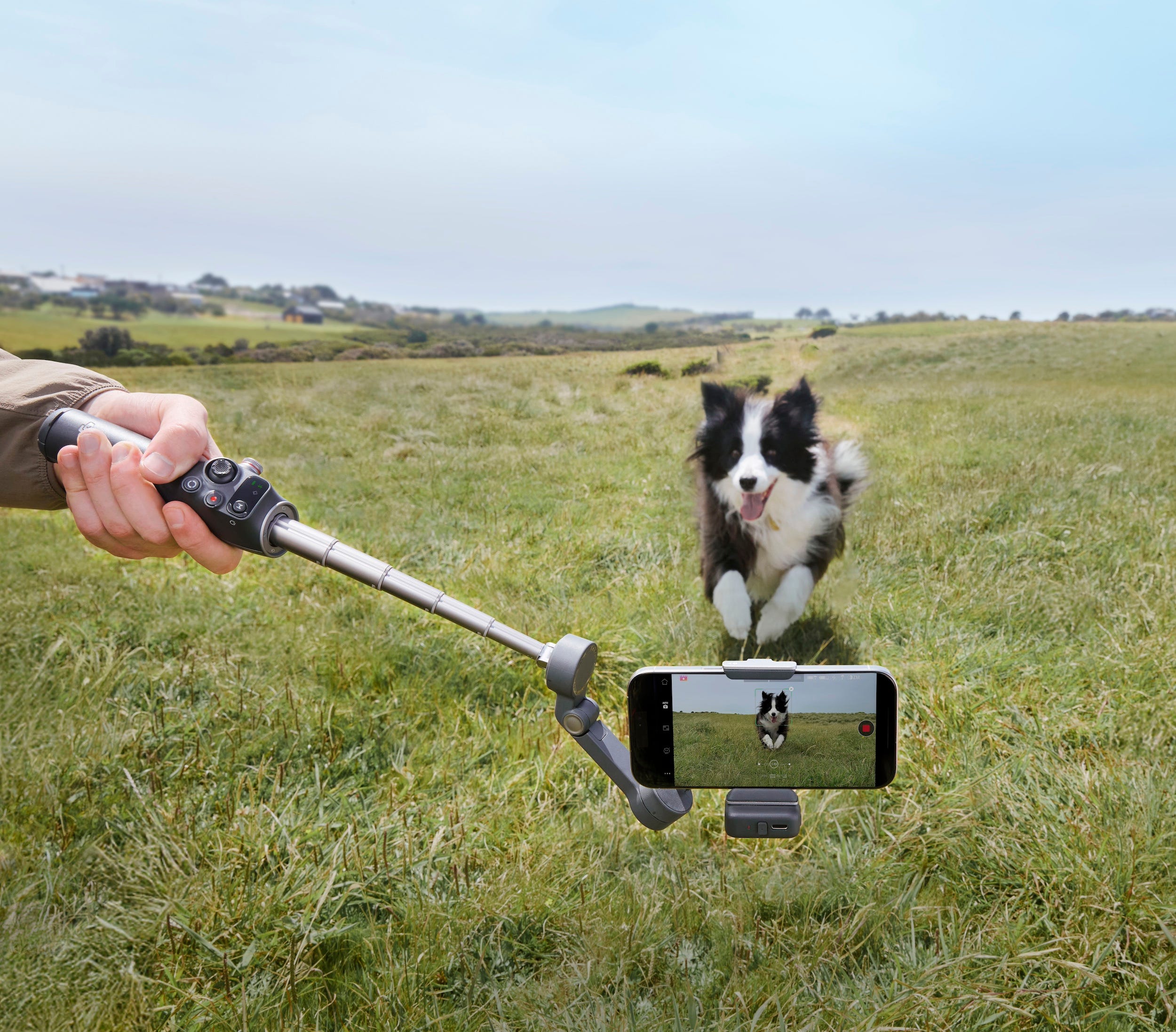 DJI Osmo Mobile 7P include more in your selfies with built-in extension rod