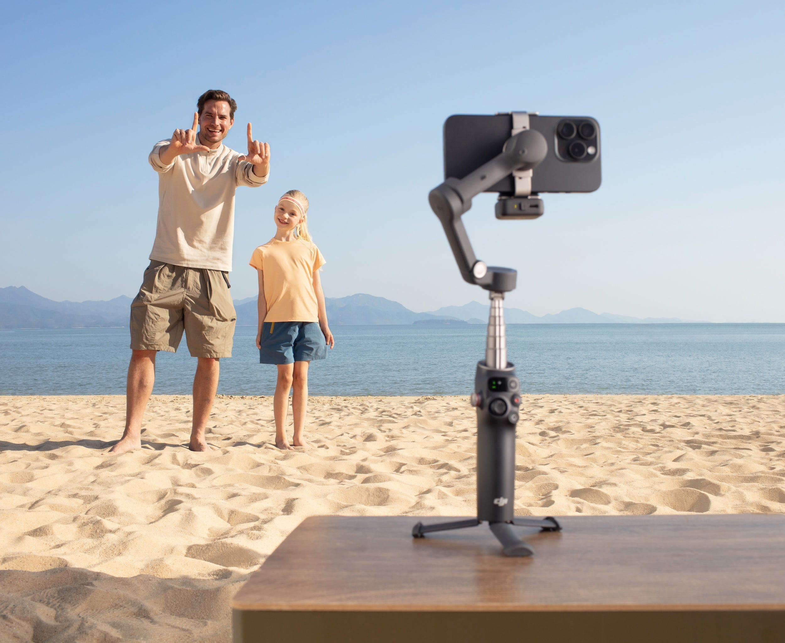 DJI Osmo Mobile 7P multifunctional module supports gesture control for remote phone operation