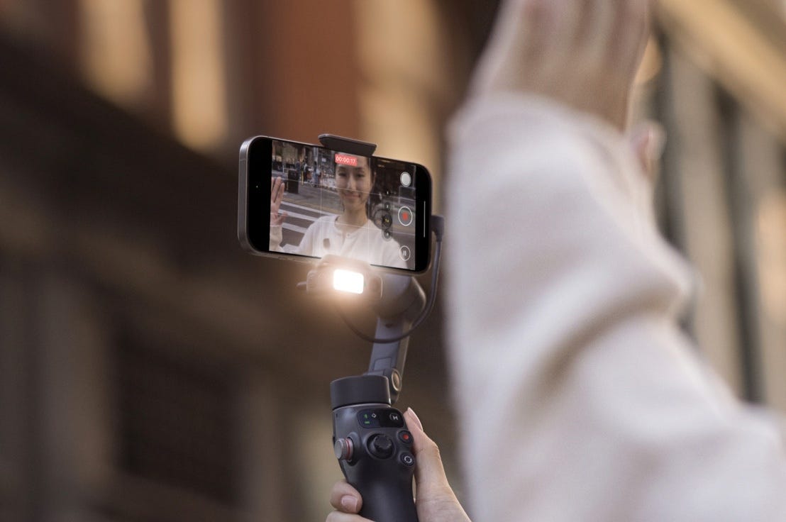 DJI Osmo Mobile 7P offers fill light to adjust brightness and color temperature