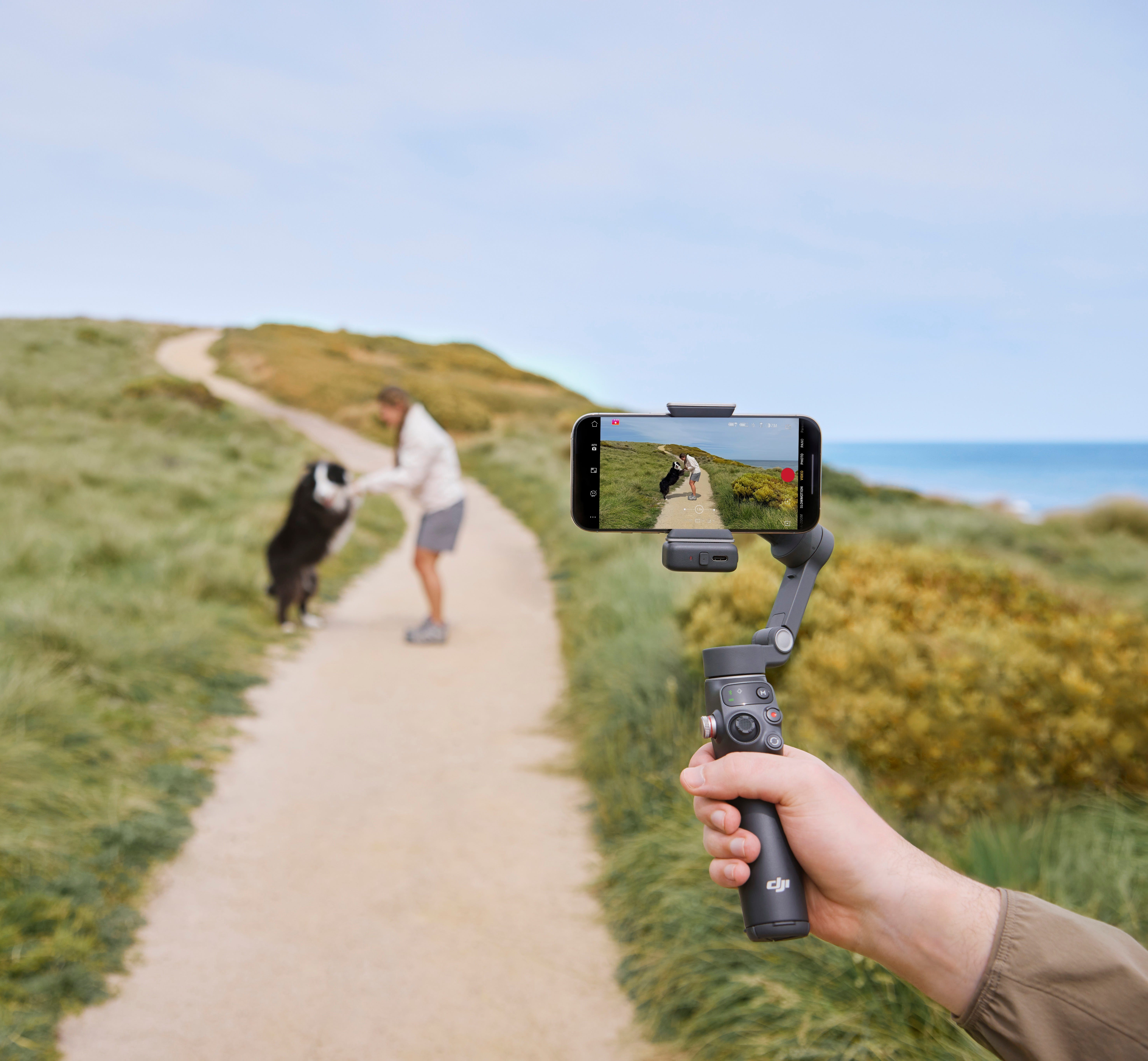 DJI Osmo Mobile 7P powers on when the head is deployed