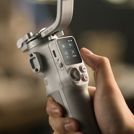 La pantalla táctil del DJI RS 4 Mini incorpora una función de bloqueo automático