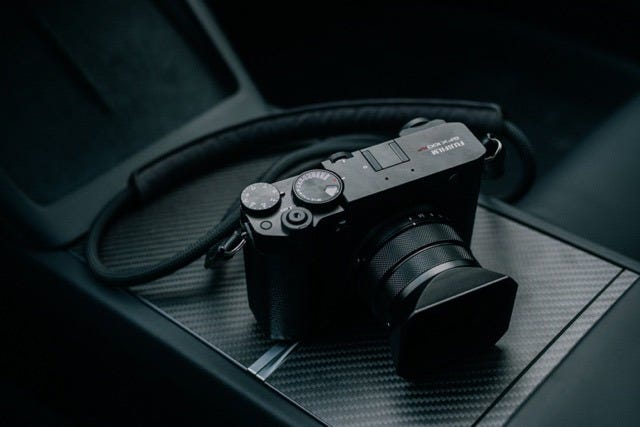 Fujifilm GFX100RF precision-machined aluminum dials offer a premium tactile experience