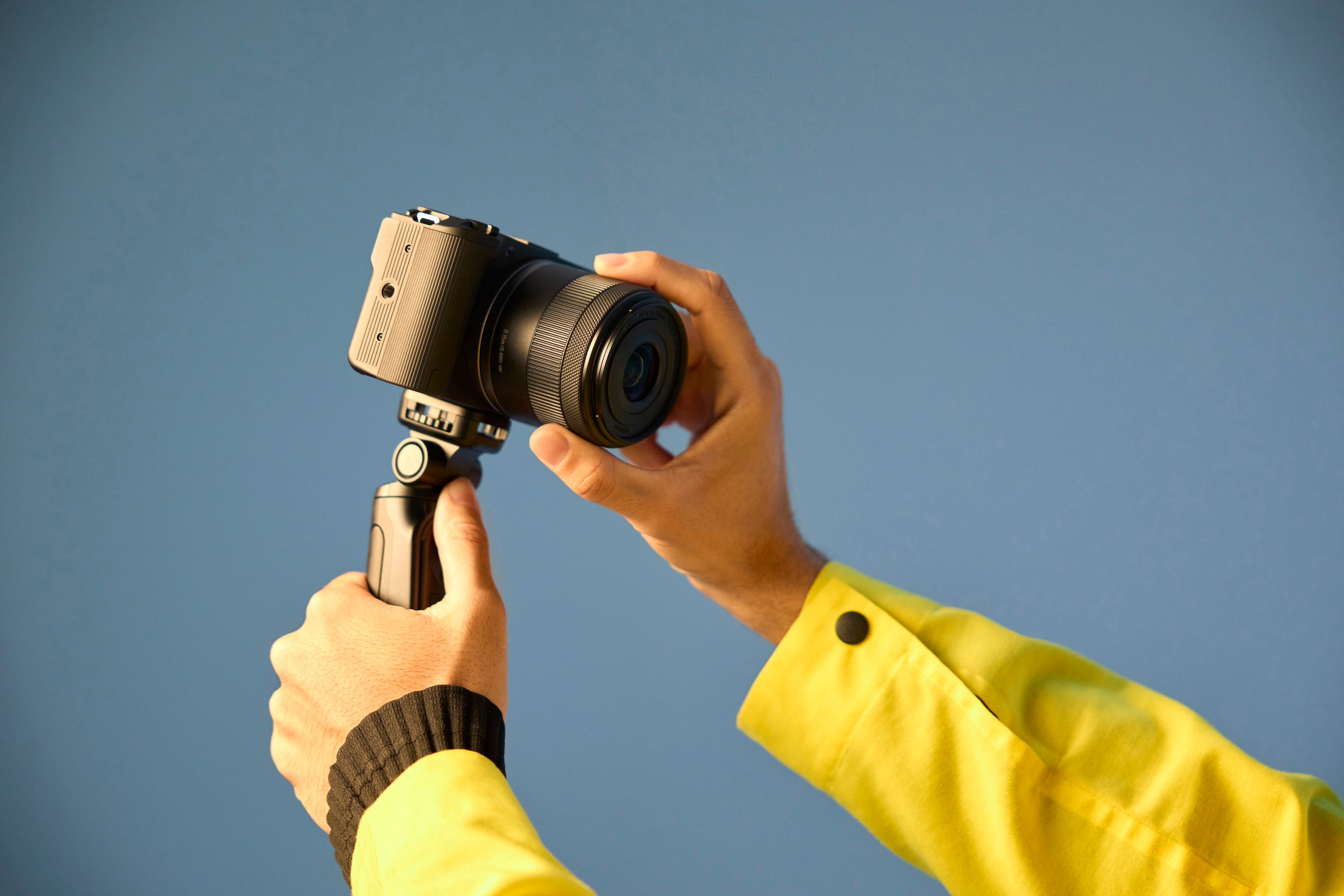 Canon RF-S14-30mm Lens features a Power Zoom function