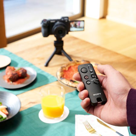 Sony RMT-VP2 Wireless Remote Commander has wireless communication range of approximately 10 m