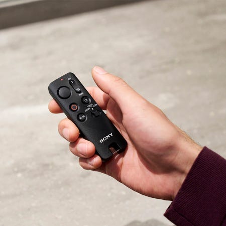 Sony RMT-VP2 Wireless Remote Commander lamp lights or flashes to indicate remote operation