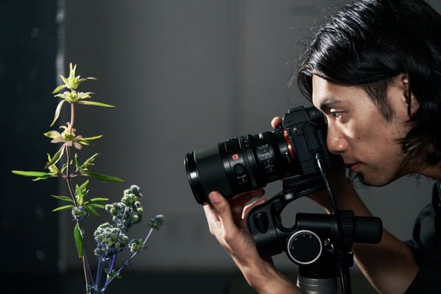 Sony FE 100mm Macro Lens focus hold