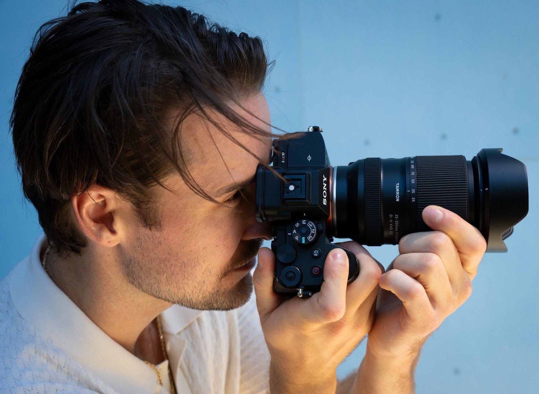 Tamron 25-200mm lens ergonomic design