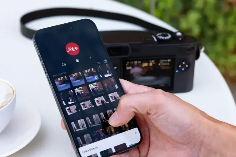 Seamless Connection with the Leica FOTOS App