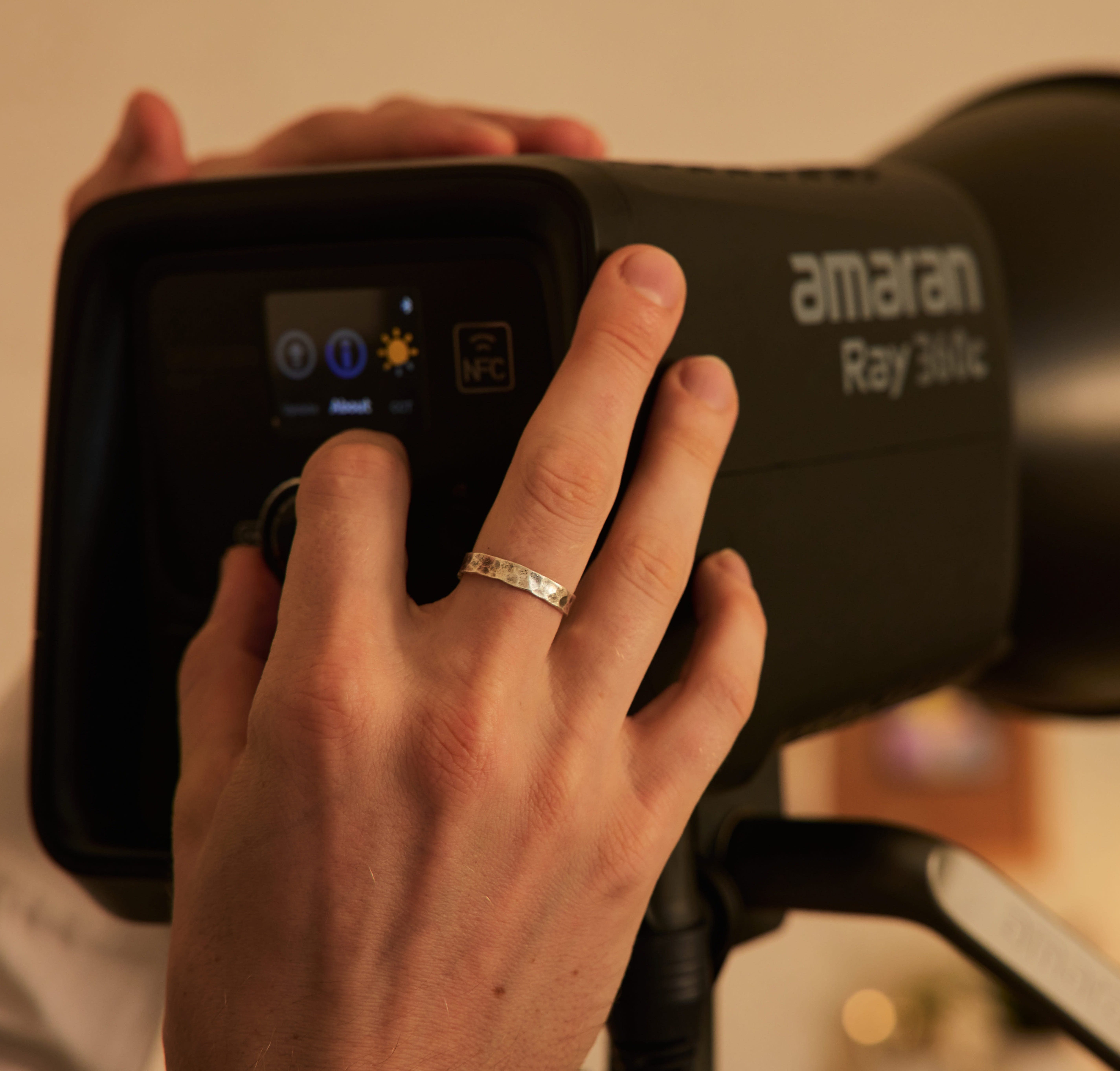 amaran Ray 360c effortless controls