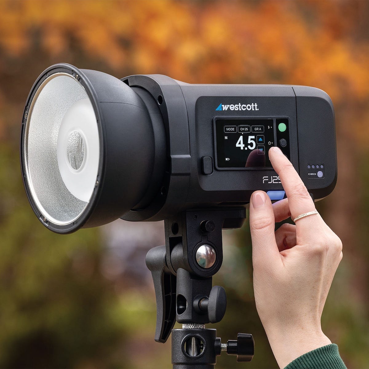 Westcott FJ250 Touchscreen Strobe touchscreen