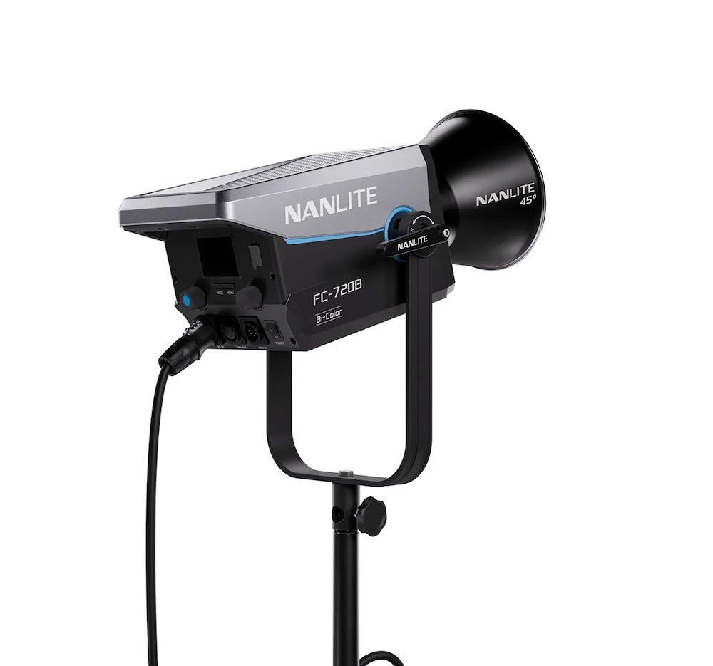 FC-720B features a Bowens Mount