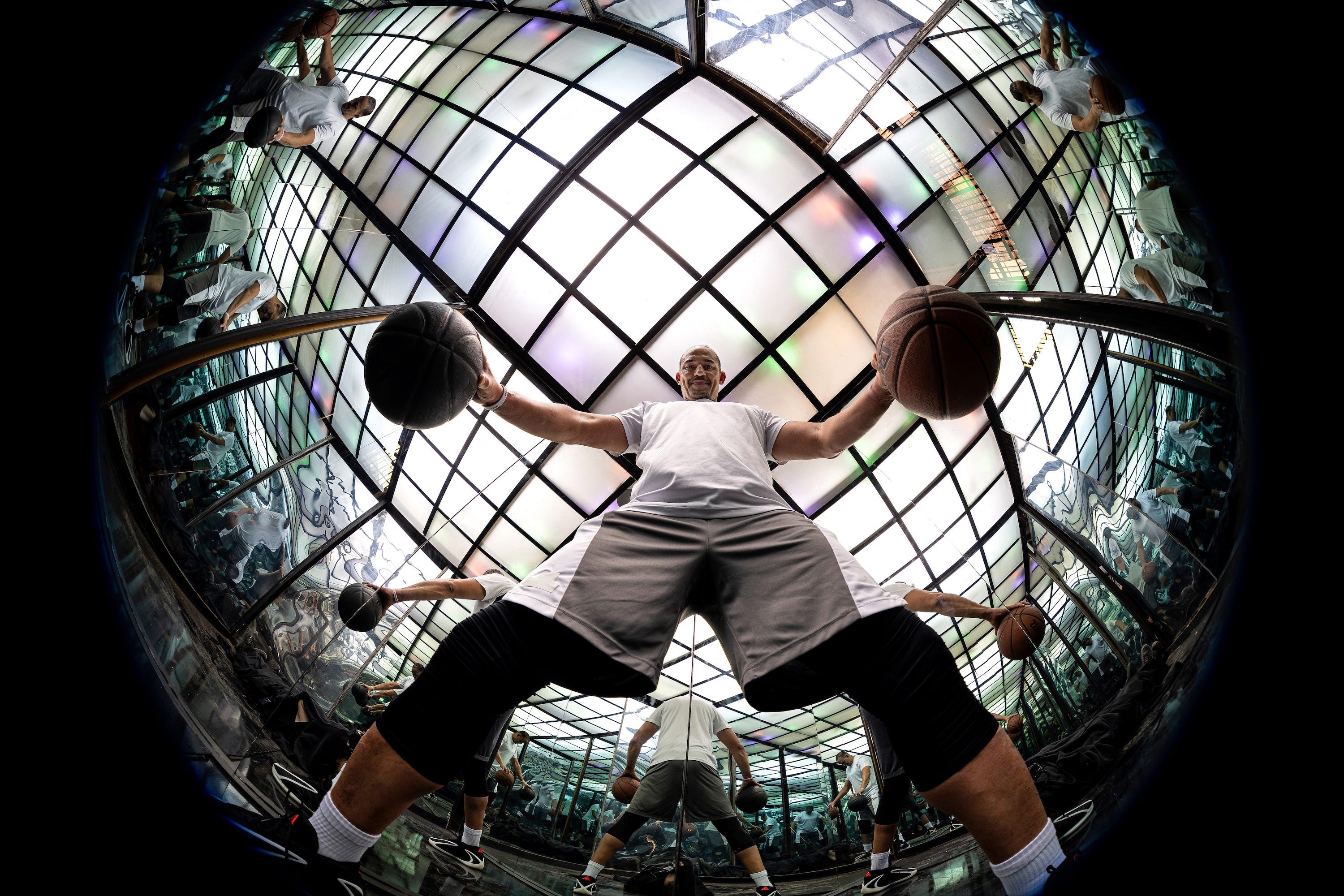 Canon RF 7-14mm FISHEYE STM Lens features