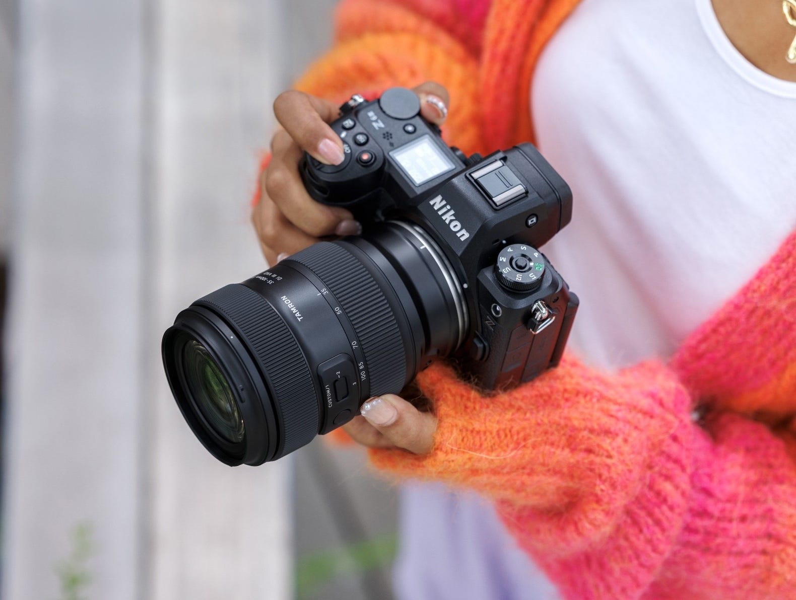 Tamron 35-100mm lens for Sony ensures comfortable handling