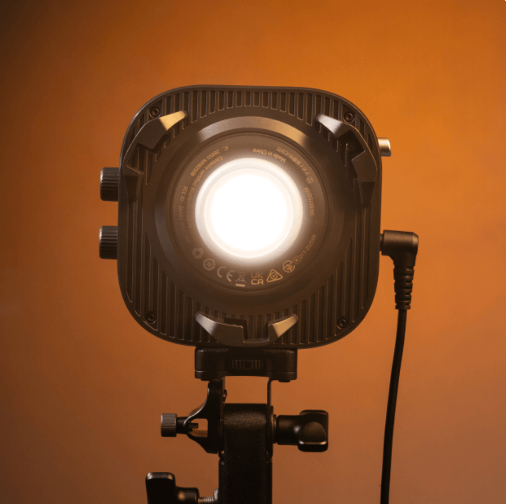 Amaran Halo 100x Luce LED COB 100W Bi-Color, 4890 Lux A 1m, Attacco Bowens, Alimentazione USB-C PD E DC, Controllo DMX E App