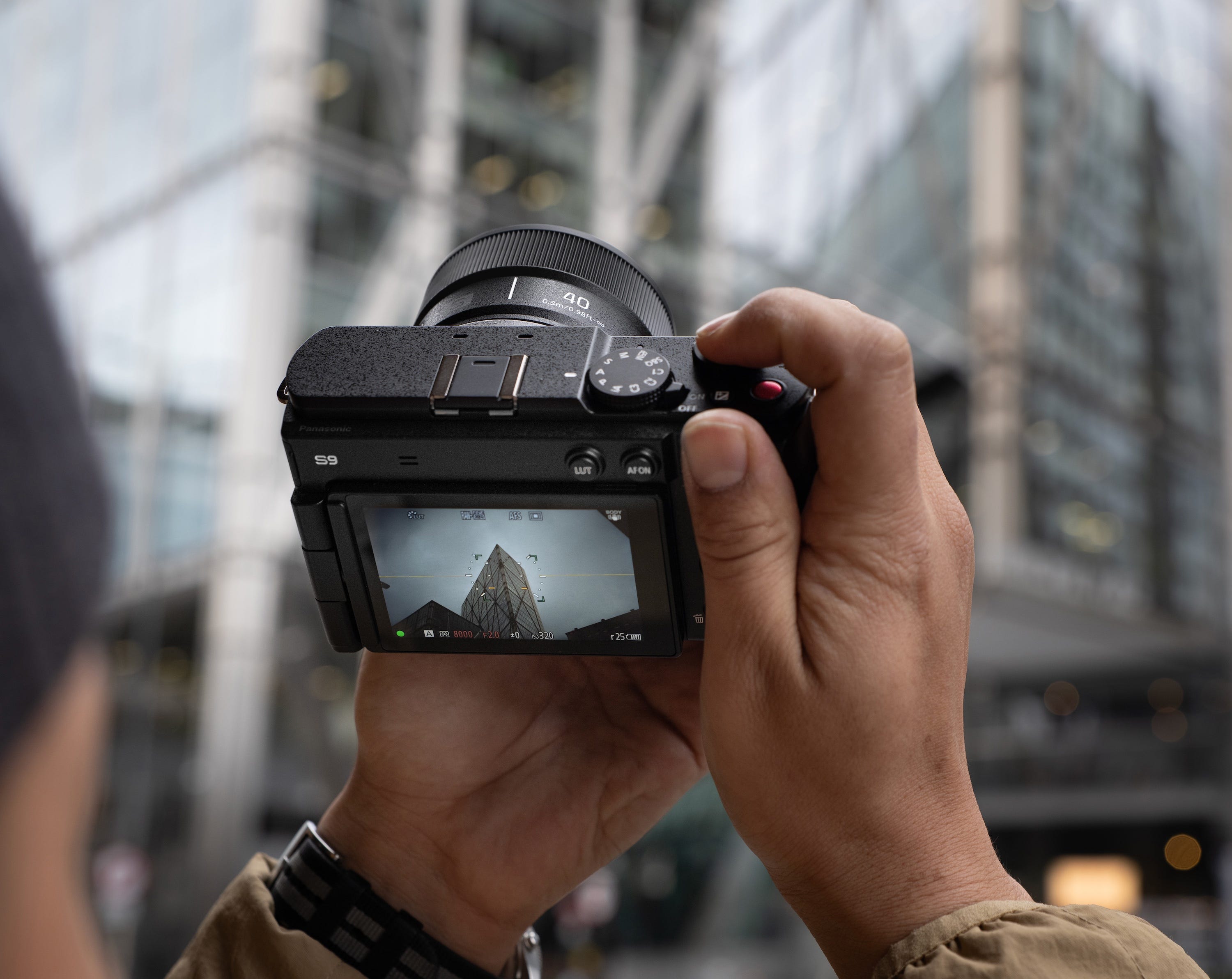 Panasonic Lumix S 40mm Lens low-light performance