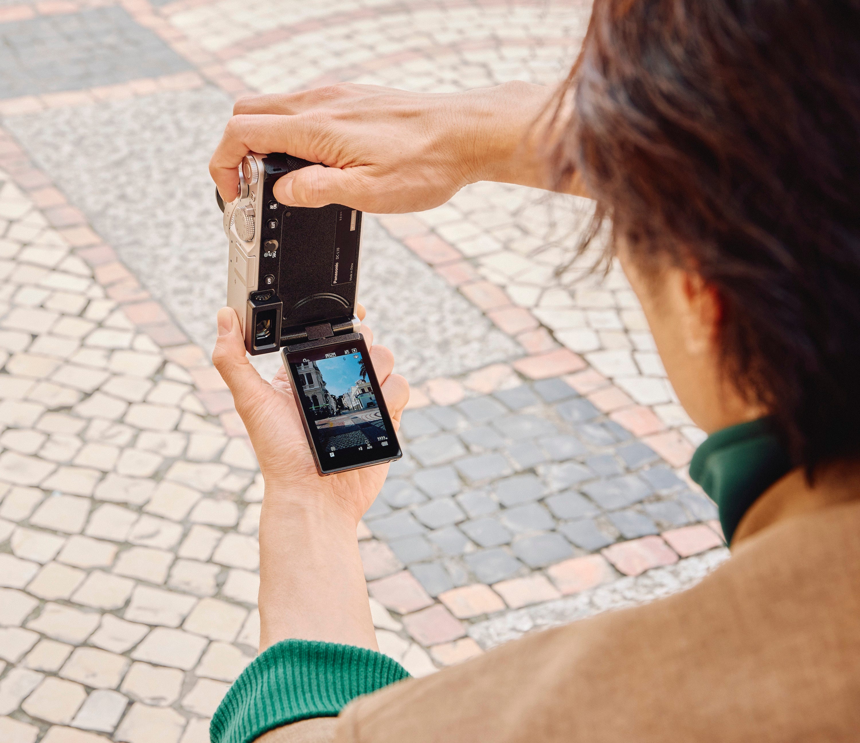 Panasonic LUMIX L10 Camera OLED touchscreen