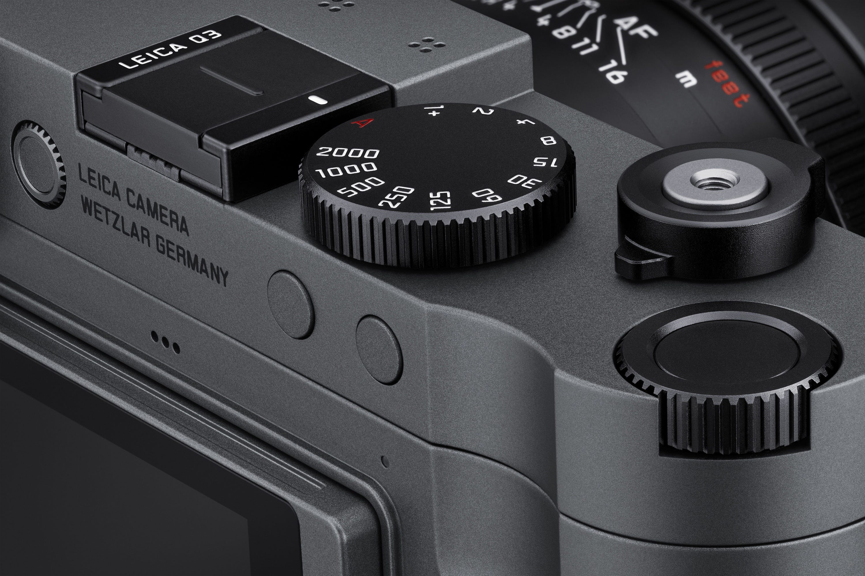 Leica Q3 in Metal Gray details