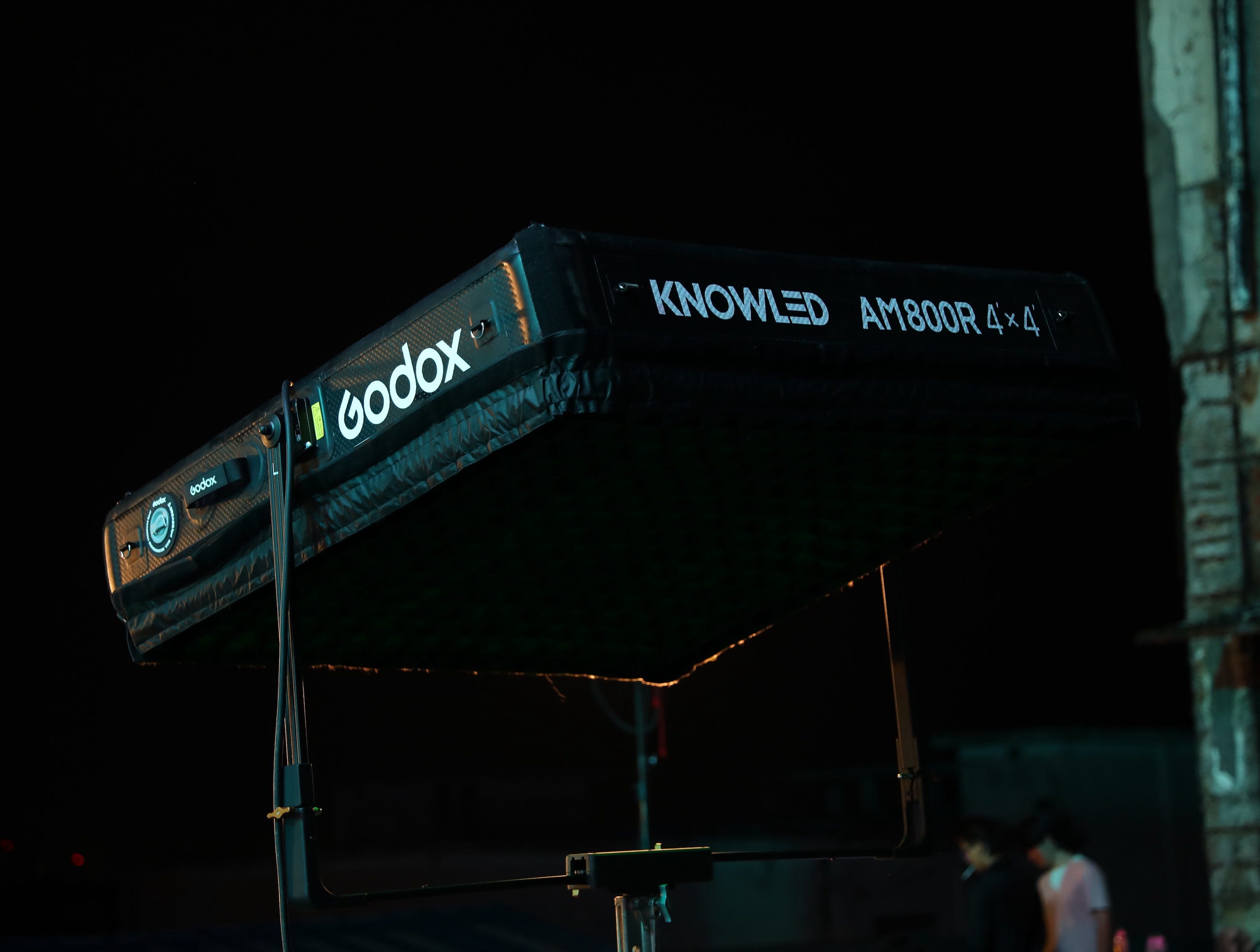Godox KNOWLED AM800R light flexible mounting