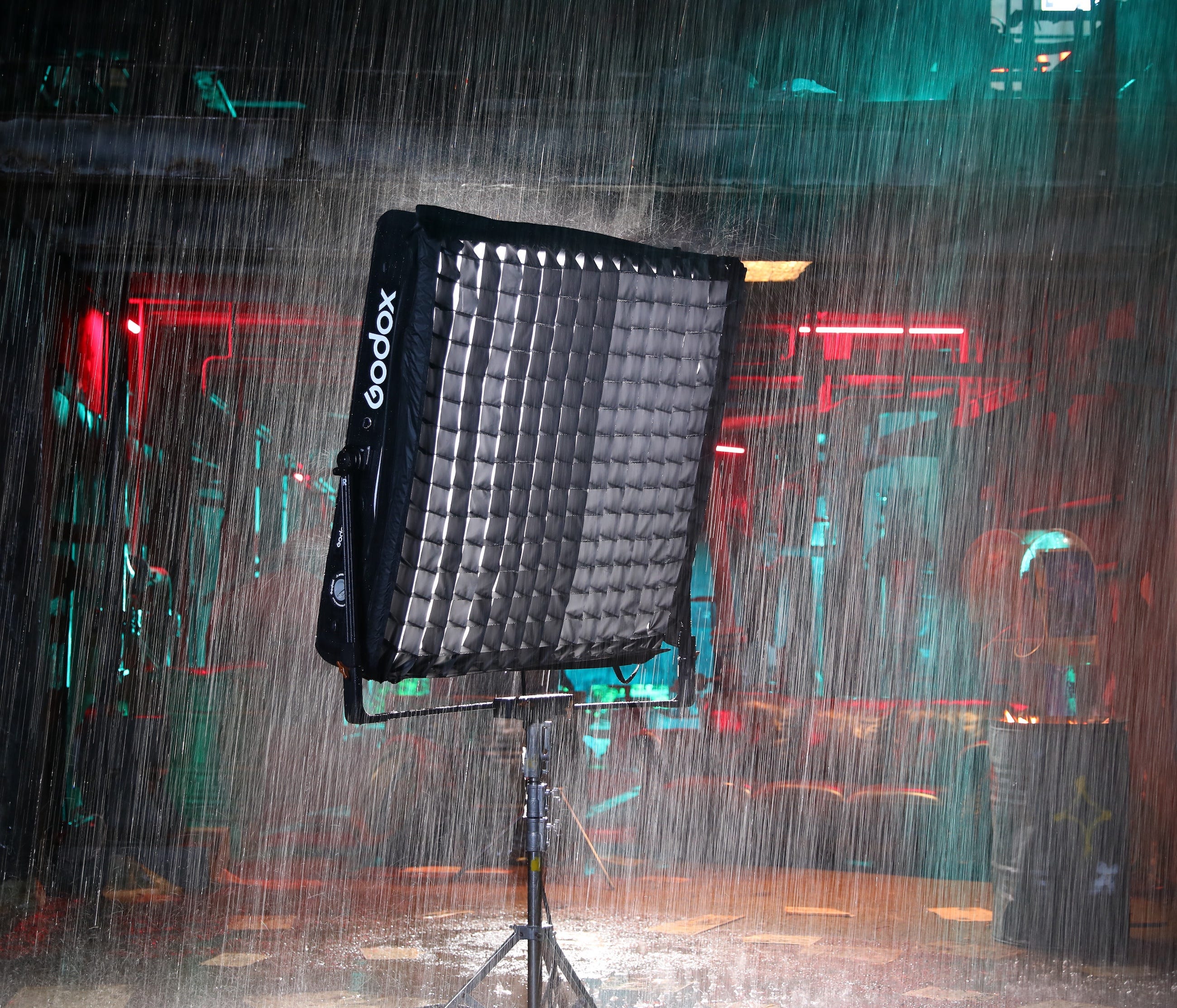 Godox KNOWLED AM800R light weather resistance