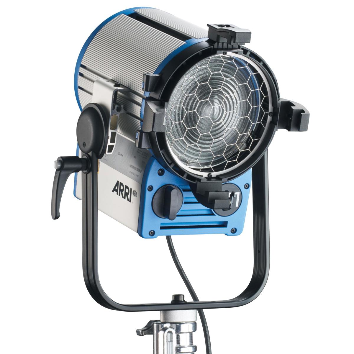 

ARRI True Blue ST1 Studio 1kW Fresnel, Hanging - Manual Control (120-230VAC)