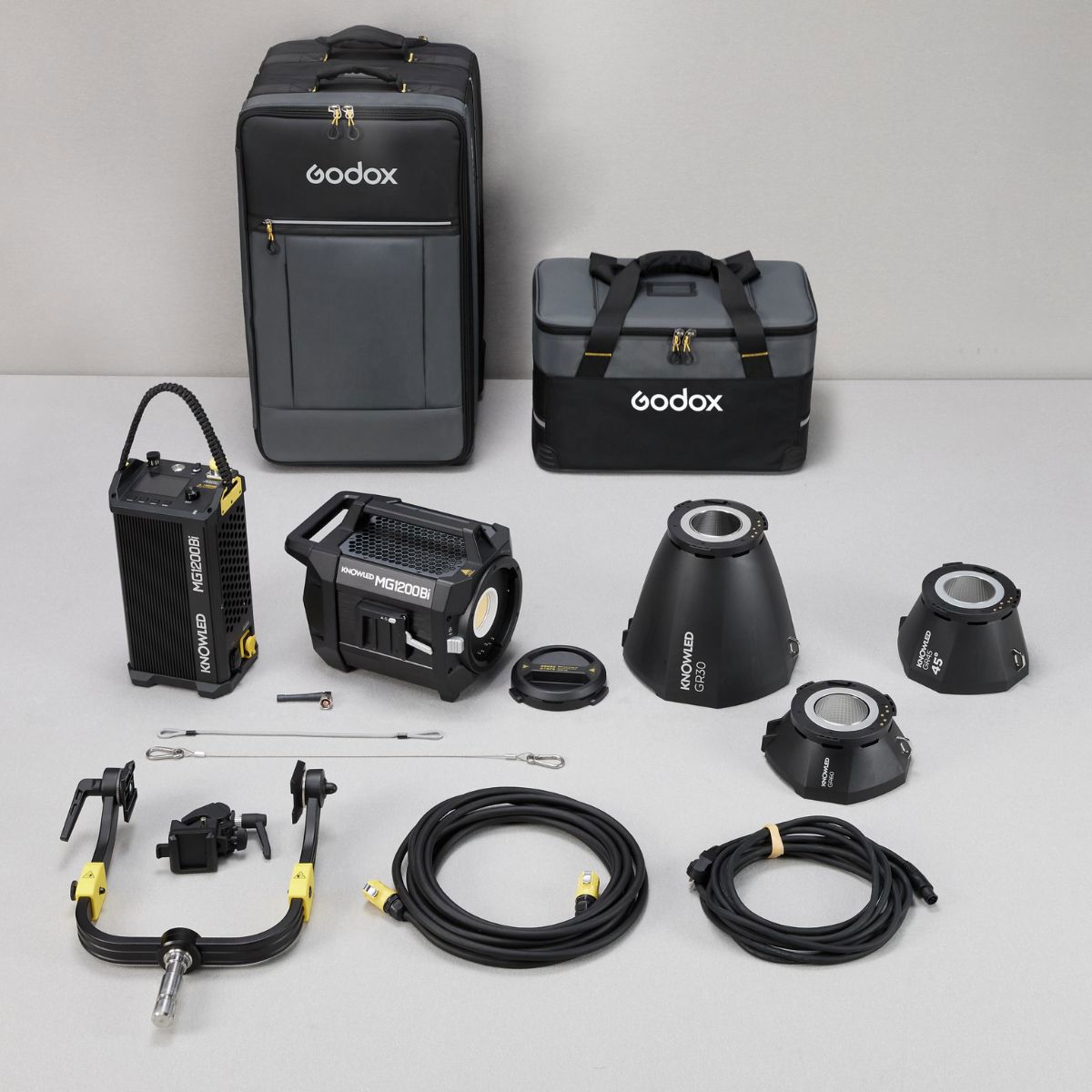 

Godox KNOWLED MG1200Bi Bi-Color LED Monolight With 30/45/60 3-Reflector Kit