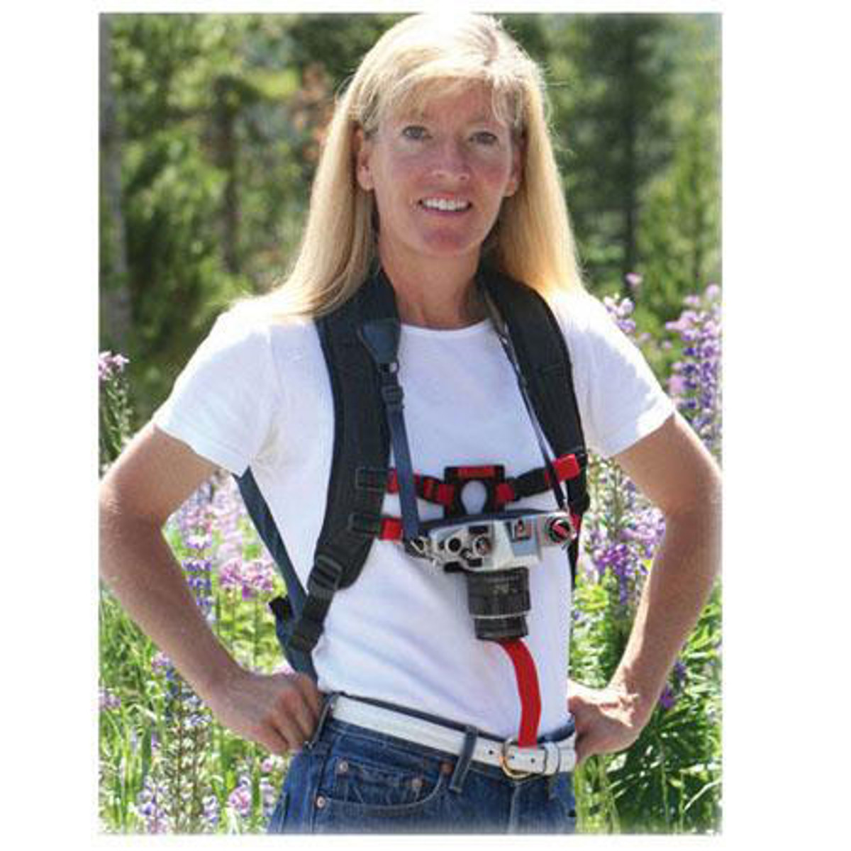 

Kingston Technology Keyhole Hands Free Camera Harness, Red