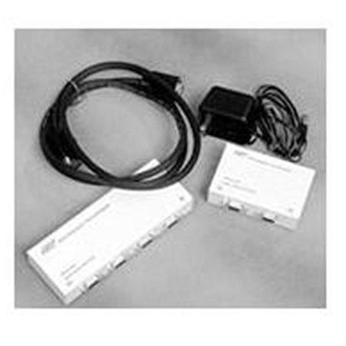 

Mirror Image VGA4 1-In and 4-Out VGA Amplifier / Splitter