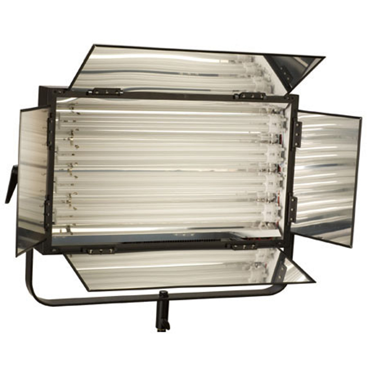 

Smith-Victor FL-220, 4 Tube 110W, 5600k Light Bank